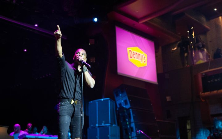 Kirk Franklin Surprises the Tom Joyner Fantastic Voyage!