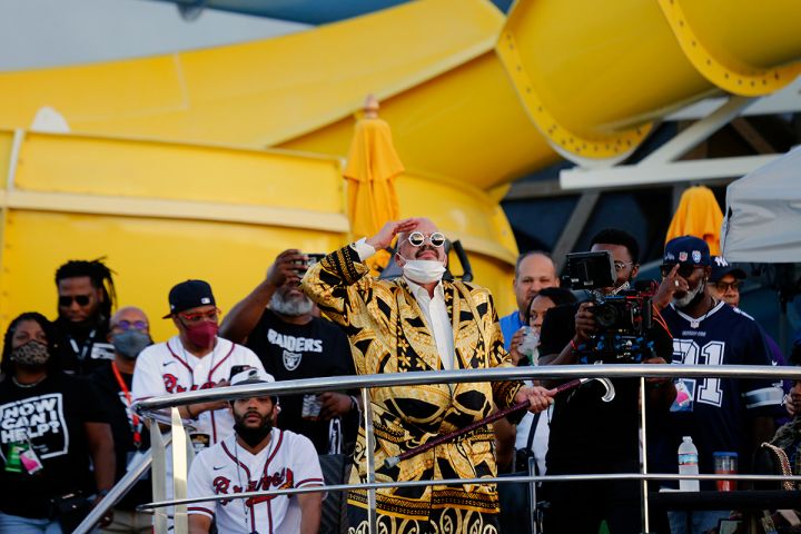 Tom Joyner Salutes the Cruisers at the LL Cool J performance on The Tom Joyner Foundation Fantastic Voyage 20 in 2021